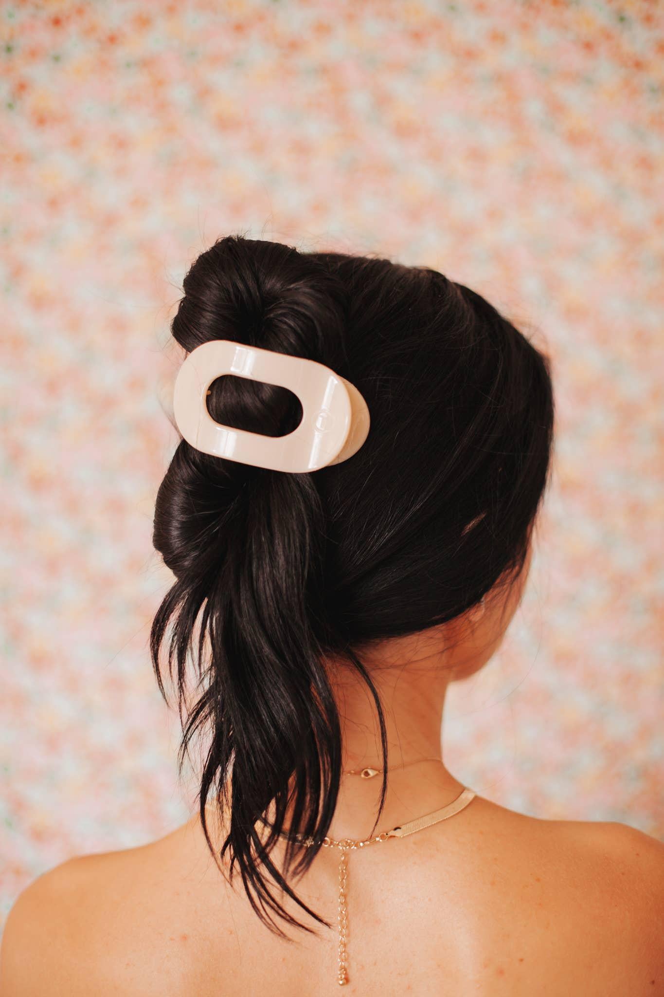TELETIES Round Flat Hair Clip | Medium | Almond Beige