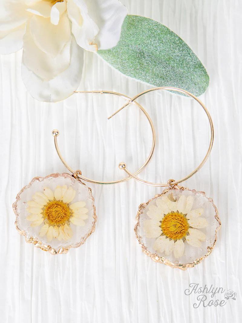 POCKET FULL OF DAISIES HOOP EARRING